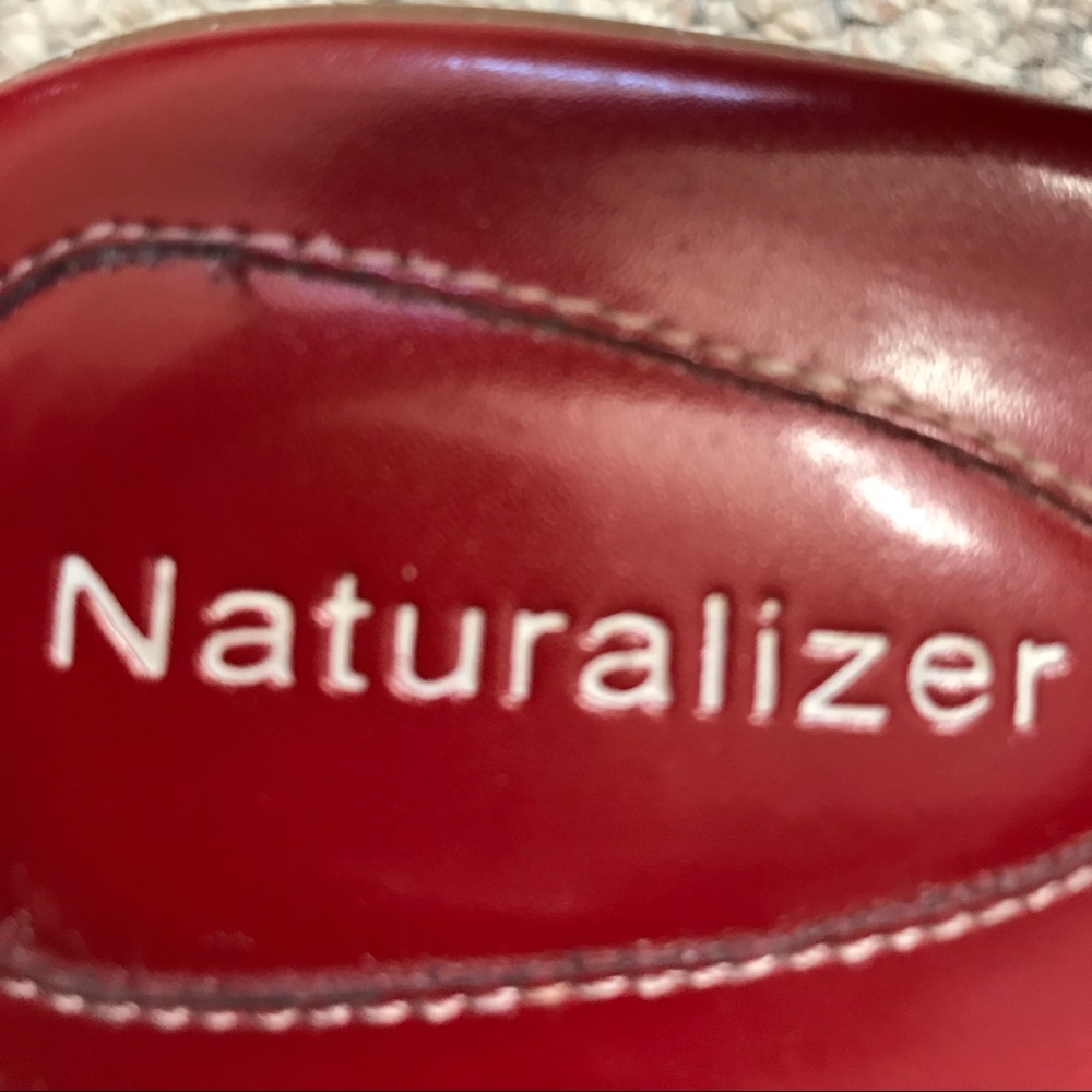 Red casual shoe